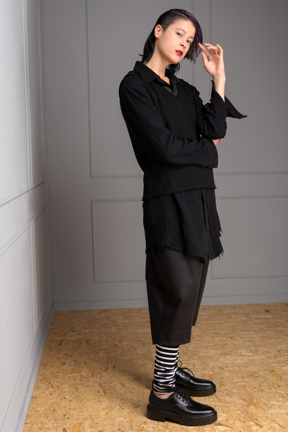 Black knit slipover for women with satin v neckline Haruco vert