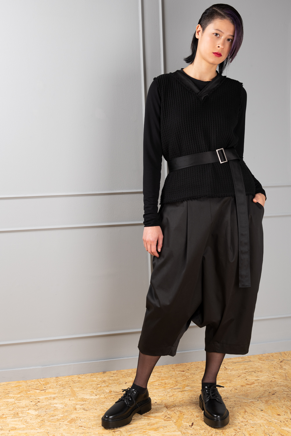 Standaard Wereldrecord Guinness Book Maken A black drop-crotch trousers for women | Haruco-vert