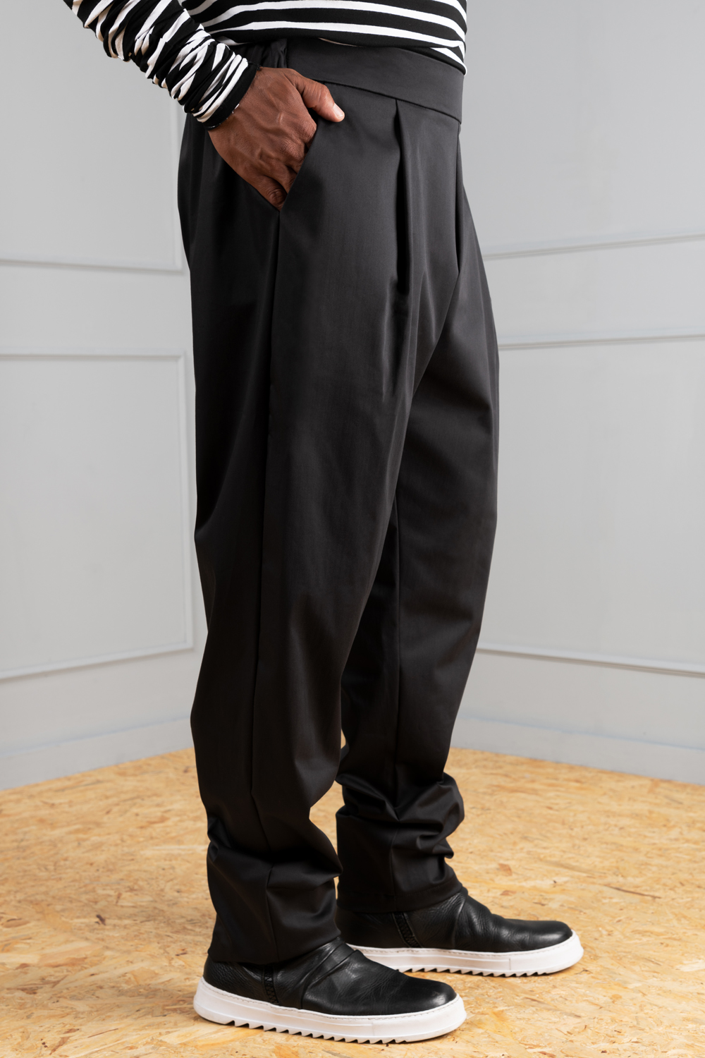 Black Wool Blends pleated Trousers for men-saigonsouth.com.vn