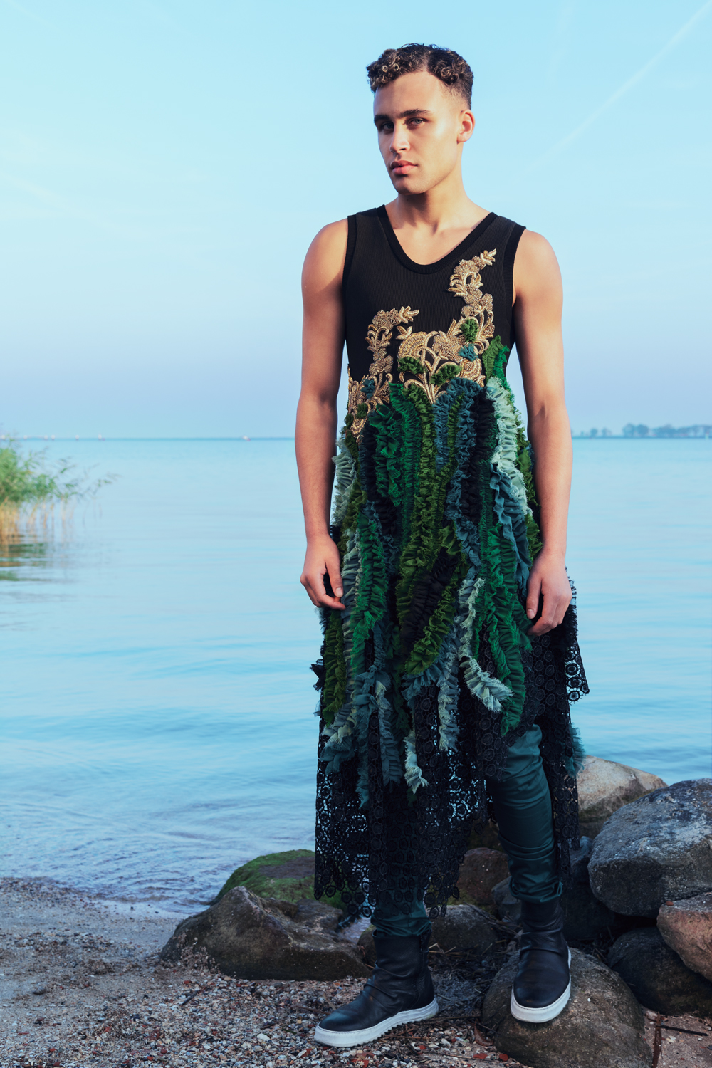 A black and green men s dress Haruco vert