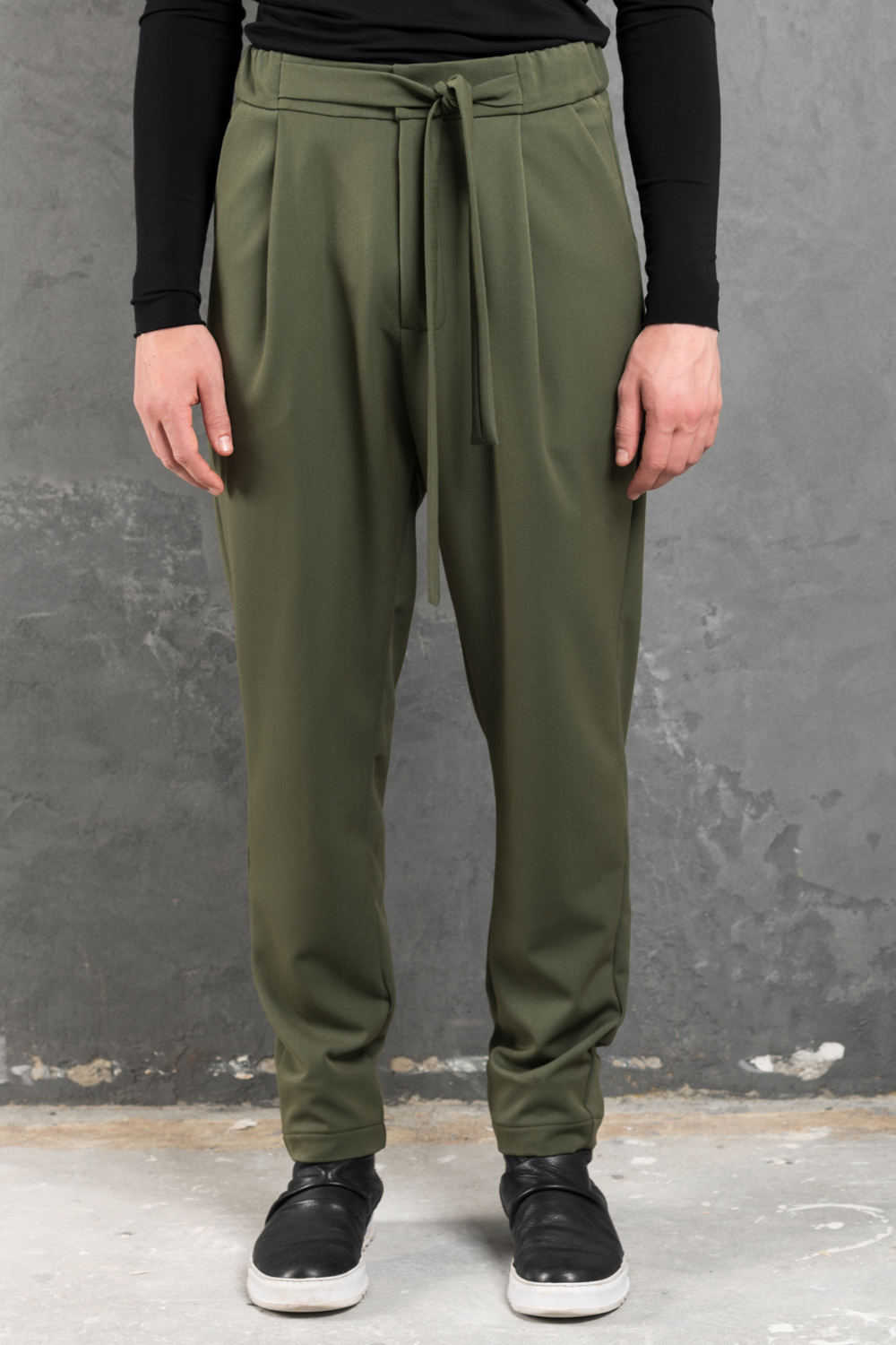 Olive green men's trousers with tie-belt